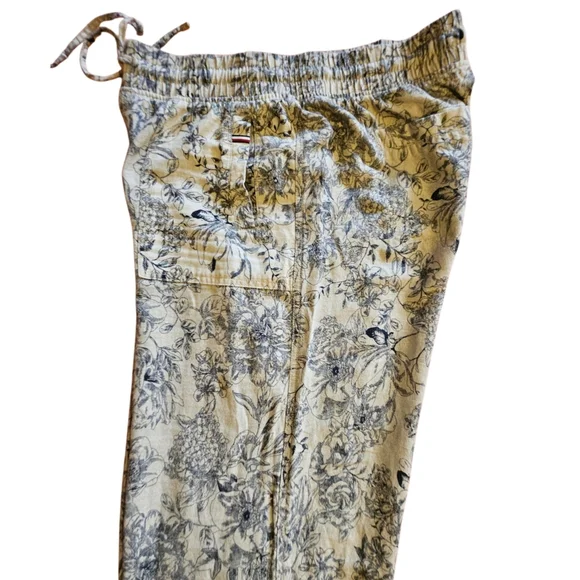 Floral Print Women's Pants-Size Large - Picture 6 of 17